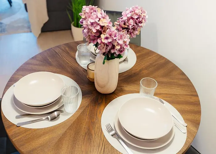 Metropolis Downtown Garage Parking Апартаменти *