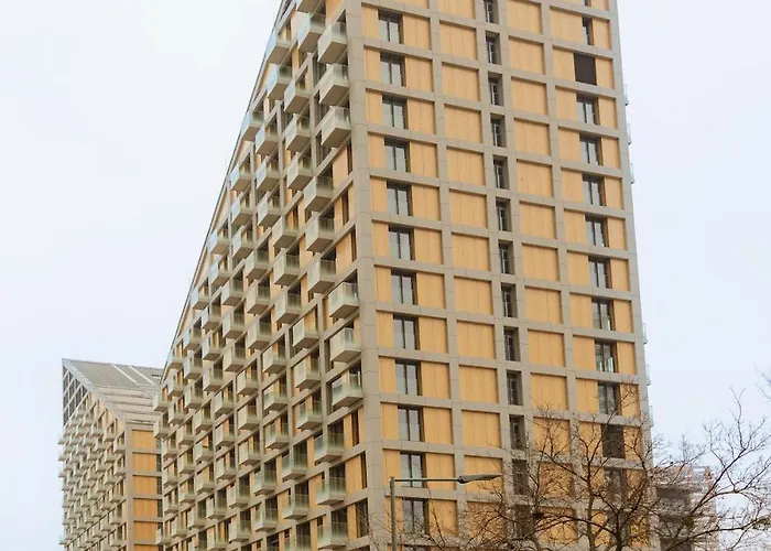 Апартаменти Metropolis Downtown Garage Parking