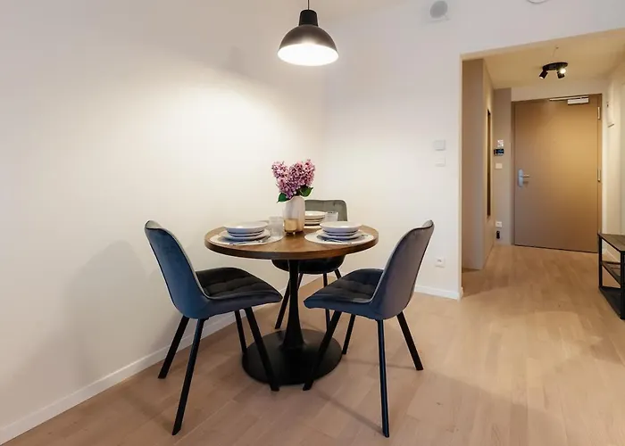 Апартаменти Metropolis Downtown Garage Parking