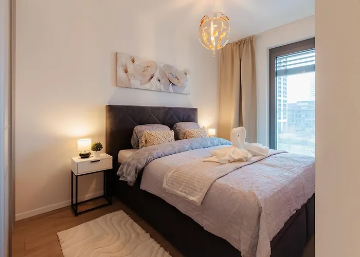 Апартаменти Metropolis Downtown Garage Parking