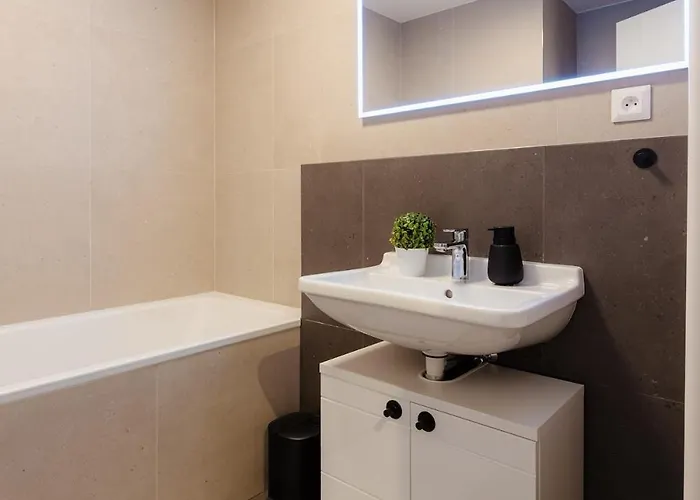 Metropolis Downtown Garage Parking Апартаменти