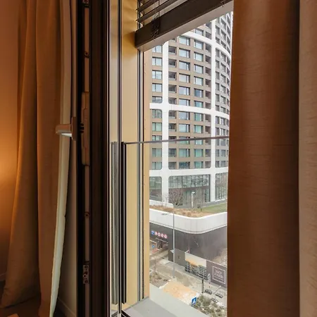 Metropolis Downtown Garage Parking Bratysława