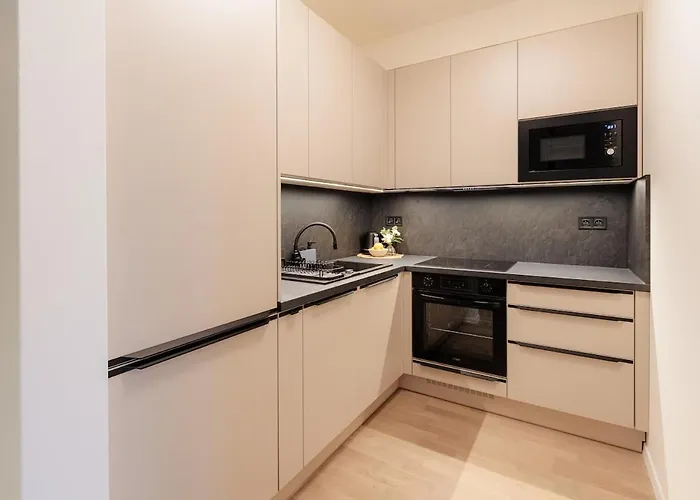 Metropolis Downtown Garage Parking * Bratysława