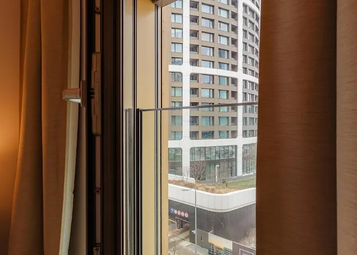 Metropolis Downtown Garage Parking Bratysława